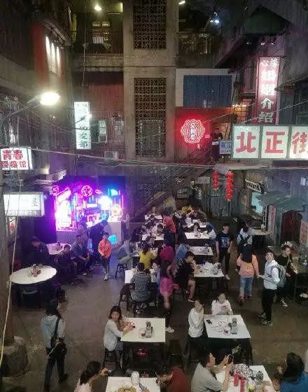 探索小巷深處的獨(dú)特風(fēng)味，一家特色小店，夠了直播的魅力所在