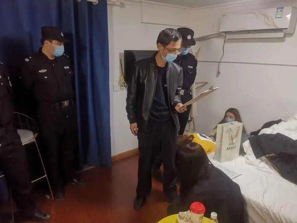 關(guān)于MM污直播現(xiàn)象的深度探討，涉黃問(wèn)題的社會(huì)影響分析
