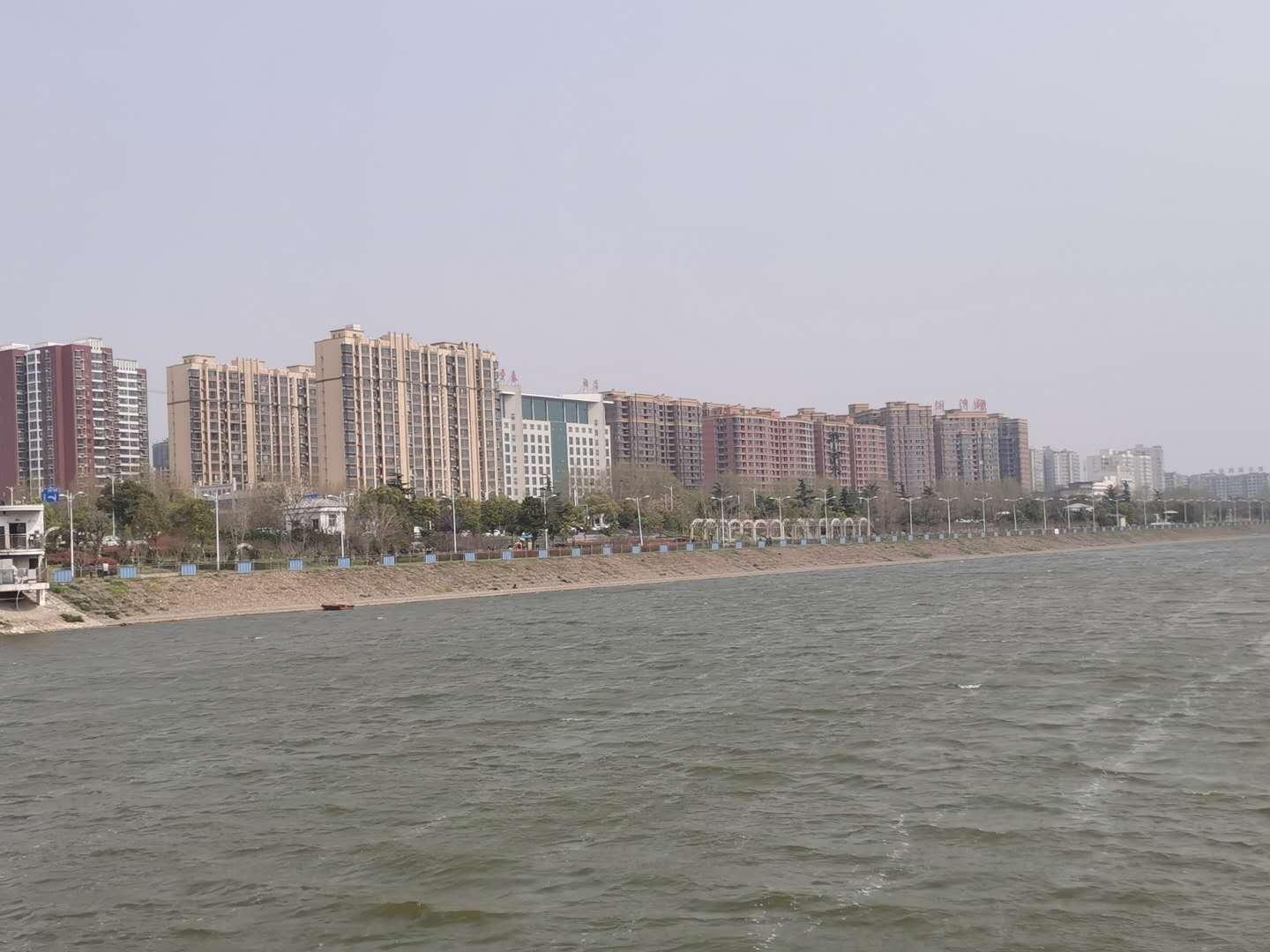 南陽市最新房價與巷弄深處的特色小店，遇見別樣風景