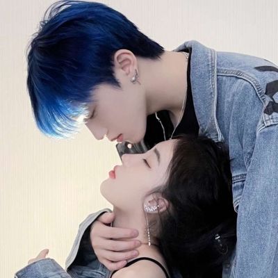 個性網(wǎng)最新情侶頭像,個性網(wǎng)最新情侶頭像——科技與情感的完美融合，為愛情賦予數(shù)字時代的獨特印記