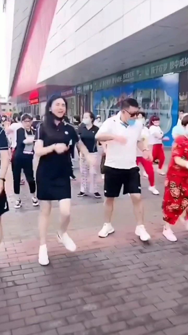丹丹姐廣場舞最新視頻，舞動風(fēng)采，引領(lǐng)健康潮流新風(fēng)尚
