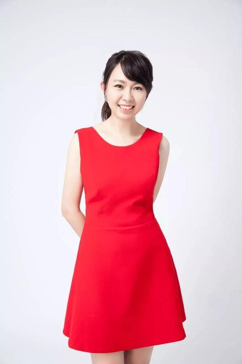 明星蘿莉閃耀青春光彩，璀璨新星展現(xiàn)獨(dú)特魅力